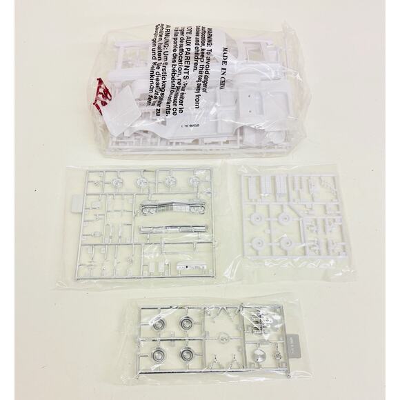 Revell Lowriders '64 Chevy Impala SS Lowrider 2n1 1:25 Plastic Model Kit 85-2574 - Picture 2 of 8